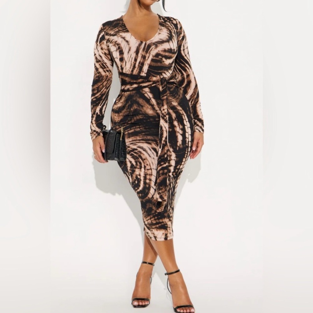 Elegant Black and Brown Patterned Dress